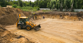 Разработка котлована Рославль стоимость за от 564 руб. м3 - заказать работы по копке и рытью котлованов | траншей